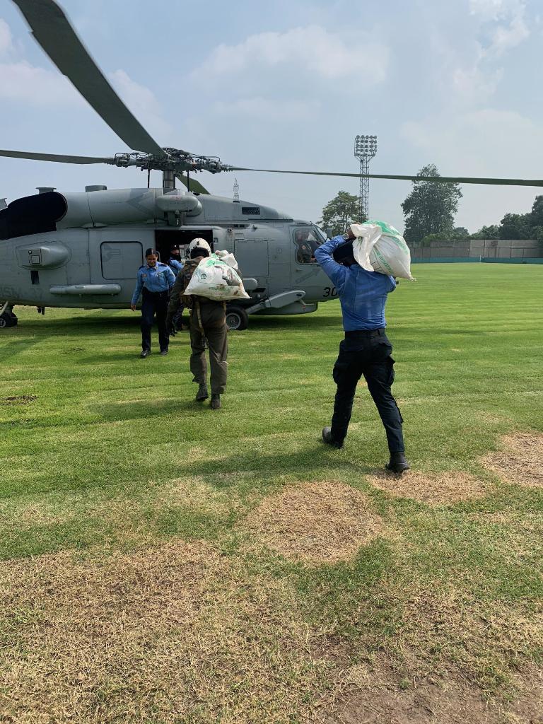 “To be able to actually save lives and help people who have had their homes and livelihood devastated by this natural disaster is what makes our job worth it.”    

#USNavy's #USSWilliamPLawrence and HSM 37 Save Lives in Honduras.

Details: go.usa.gov/x7yP8