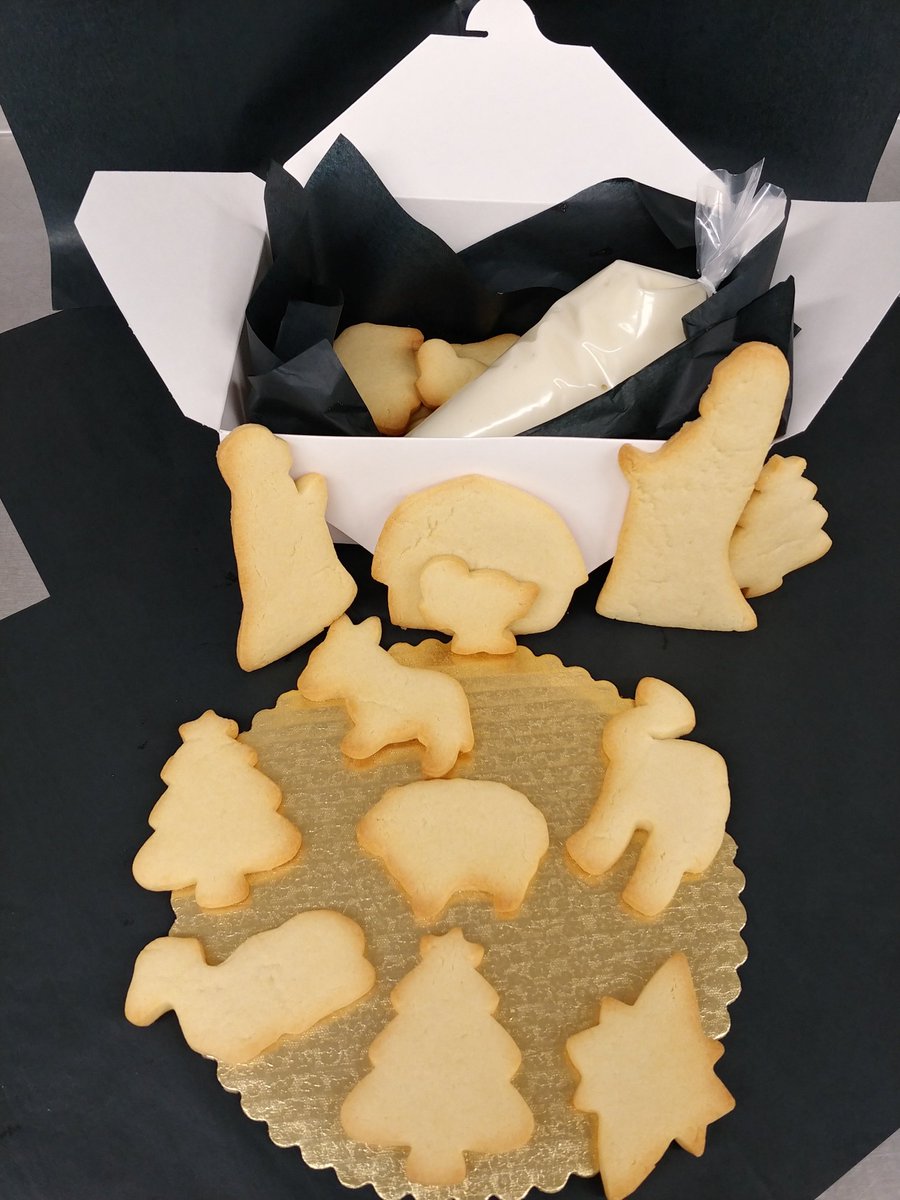 christkitchen_'s tweet photo. Get your cookie decorating kits for the holidays at Christ Kitchen this year.  Each kit comes with 12 cookies and a bag of icing for coloring. Sugar Nativity or Gingerbread Men. 
 Call to order yours today! 509-325-4343  $14.50 plus tax. https://t.co/GWoapjm99K
