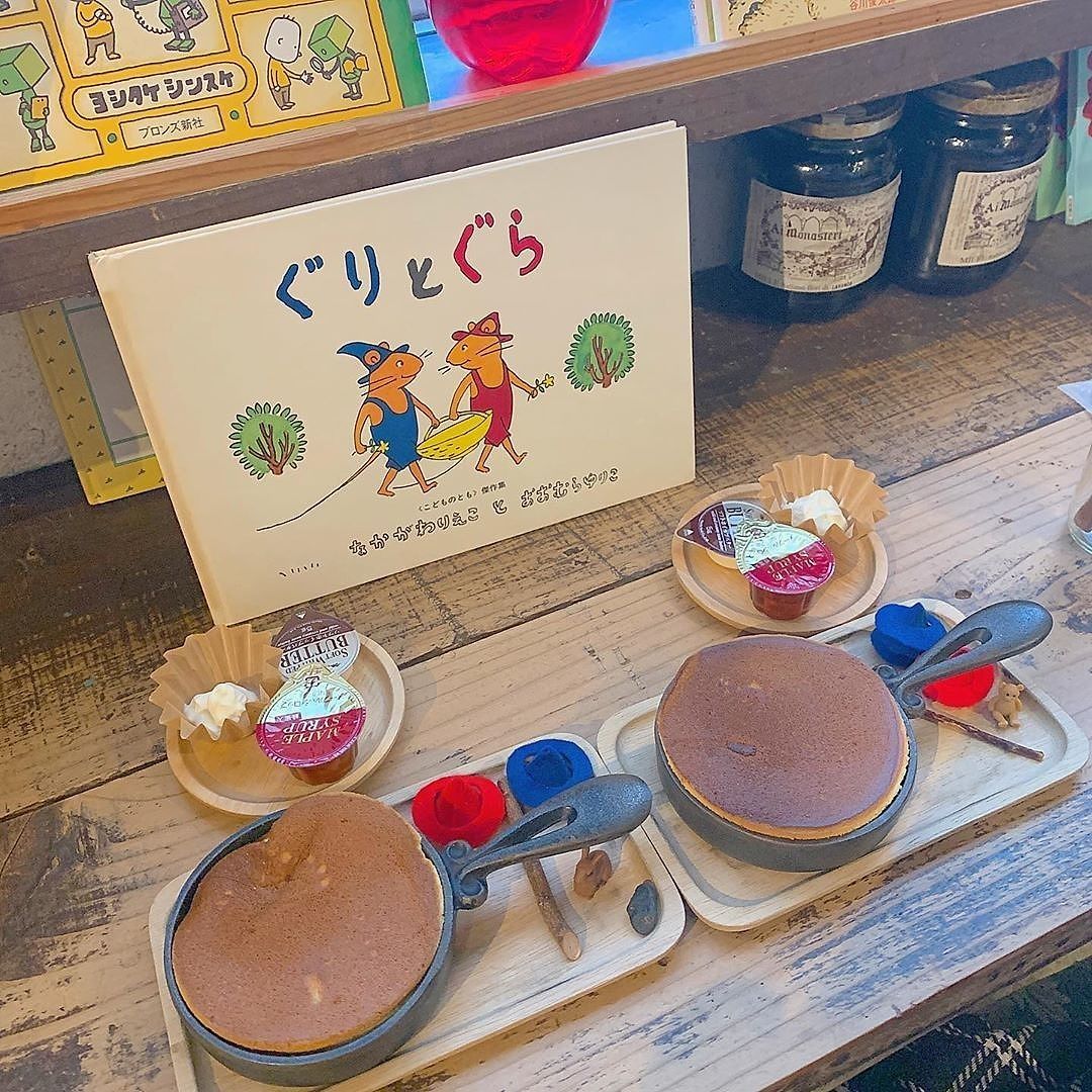 Mery 懐かしい気持ちになる 絵本カフェ ペンネンネネム は 絵本をコンセプトにした料理メニューが魅力のお店 ぐりぐらホットケーキ など可愛いメニューがたくさん 大阪店 神戸須磨店 ペンネンネネム T Co Umwnugwvng T Co
