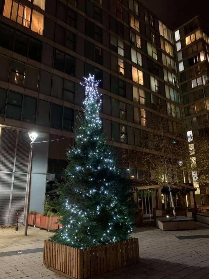 mkfuturenow's tweet photo. The Christmas tree at the Hub MK 🎄 
Is looking fantastic this year. 

#mkfuture 
#thehubmk @thehubmk #miltonkeynes https://t.co/ht9lnVNrkx