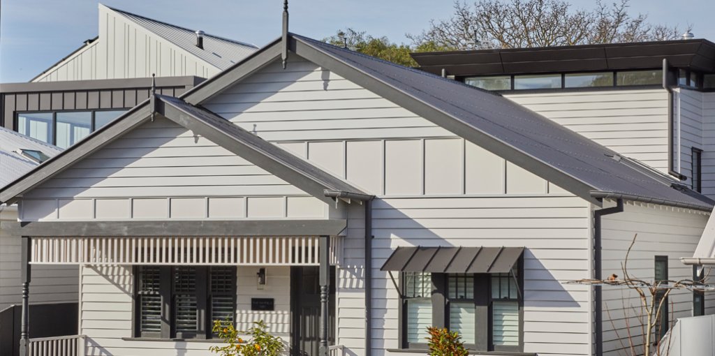 COLORBONDsteel's tweet photo. House #3, the 1930’s California Bungalow on @TheBlock!
The original home features a traditional corrugated roof in #COLORBONDsteel #BasaltMatt, awnings made from #MonumentMatt and painted the gables and fretwork in this colour to match.
https://t.co/5BOvVddSfE
#theblock https://t.co/pvgpCbCHFt