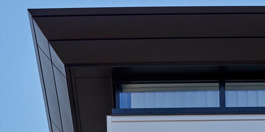 COLORBONDsteel's tweet photo. House #3, the 1930’s California Bungalow on @TheBlock!
The original home features a traditional corrugated roof in #COLORBONDsteel #BasaltMatt, awnings made from #MonumentMatt and painted the gables and fretwork in this colour to match.
https://t.co/5BOvVddSfE
#theblock https://t.co/pvgpCbCHFt