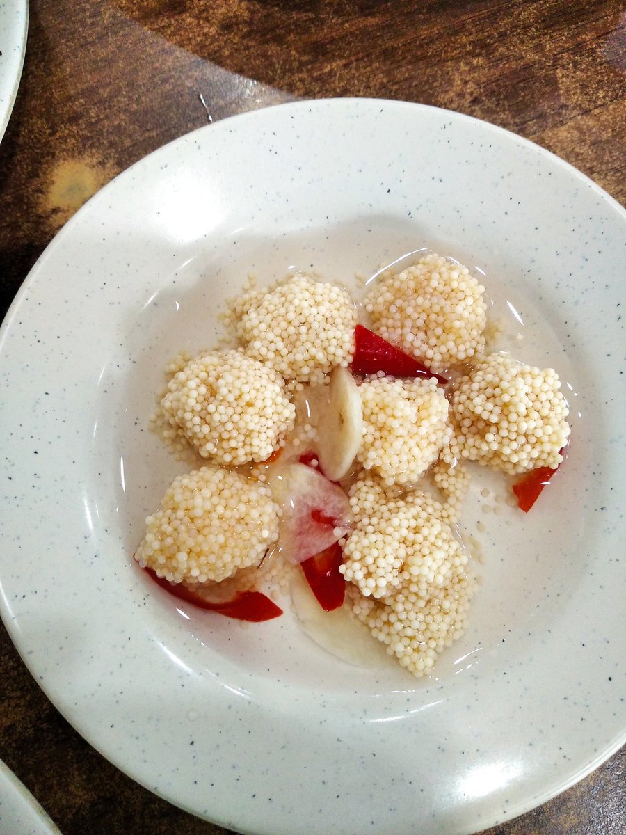 Selain selada rumput laut, di kampungku, Makassar juga ada penganan pembuka masa kini: telur ikan tuing-tuing...