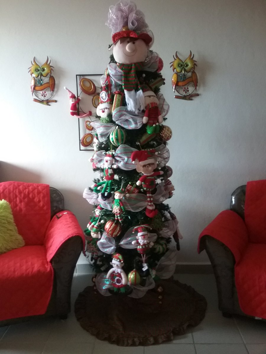 MaymiRoselly's tweet photo. Llegó la Navidad en mi hogar #YoLoPongo bueno mi mamá 🤣🎄 https://t.co/vv4xRVb0n3