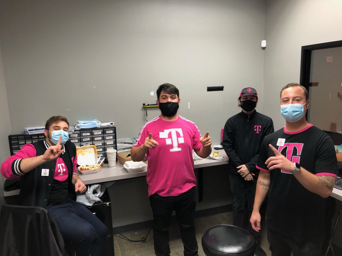 Team Gresham from CC Comm enjoying Lunch on LG. Thanks for your teams support. 
<a href="/TyTykim001/">TY Kim</a> <a href="/suehyun_chung/">Suehyun Johan Chung</a> <a href="/RobertCulp/">Robert Culp</a> <a href="/MrJeremyJoseph/">Jeremy Joseph</a>