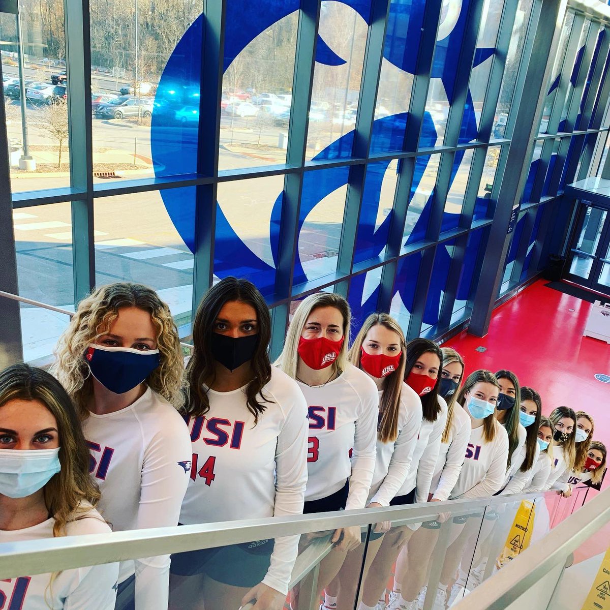 usiwvolleyball's tweet photo. 1-2-3....masks off, hold your breath and smile. Team Pic day 2020 style #WDHT https://t.co/LdWyOtjlQB