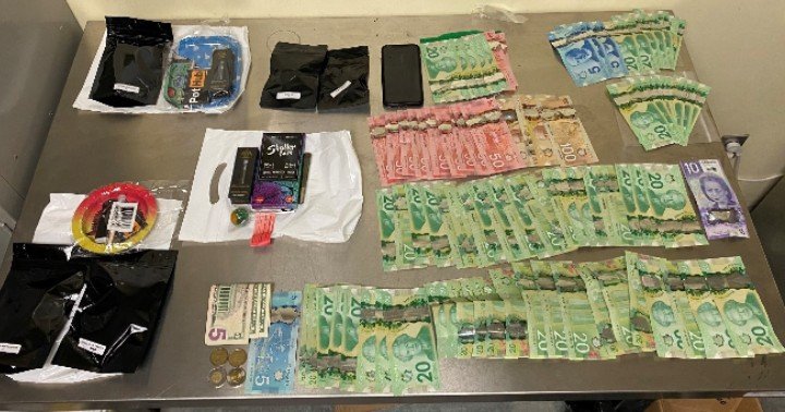 TheGrowHouse_ca's tweet photo. OPP seize drugs, lay charges in 3 different incidents in over an hour in Orillia, Ont. https://t.co/DjA6xygB4a #thegrowhouse https://t.co/TaqHZa7RGZ