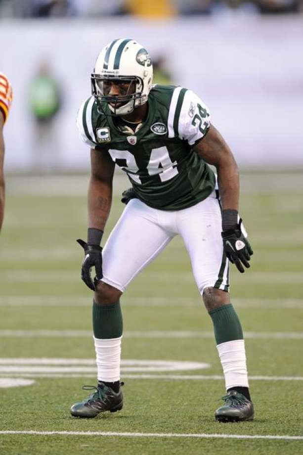 jakelemming's tweet photo. Who was more lockdown???

A. J.B. Pritzker (The Governor of Illinois)
or 
B. Darrelle Revis (Future Hall of Fame Cornerback) https://t.co/SVAvWiryDw