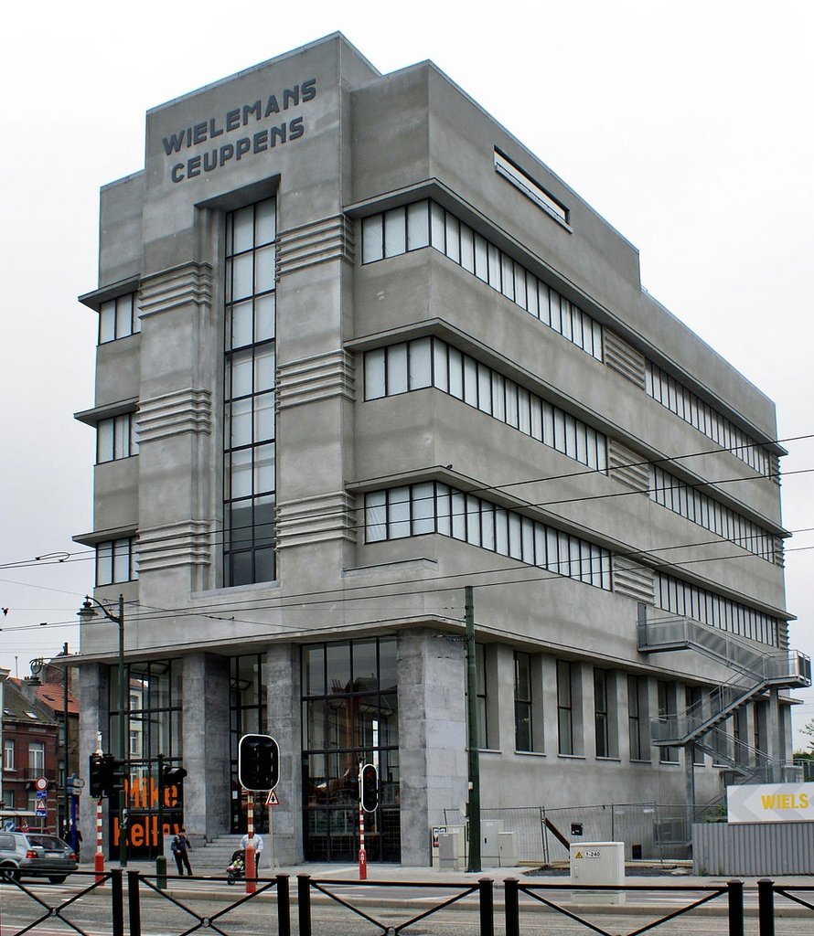 In 1928, at the age of 50 and flush with beer money, Adrien & architect pals Alexis Dumont & Horta bully Brussels City into giving permission for this huge modernist house on ave Roosevelt. Centre, a panel by Oscar Zadkine appears to depict the future Wiels brewery (1932) right.