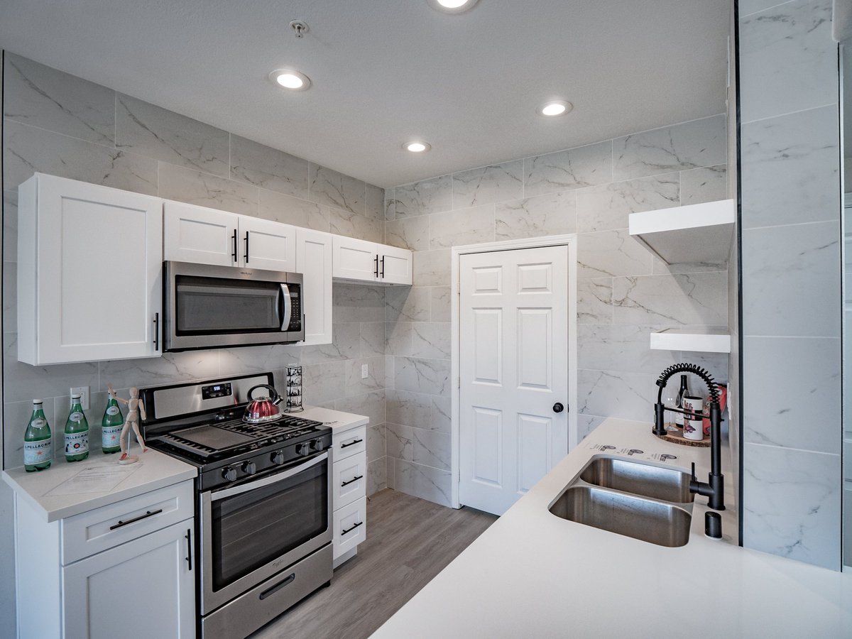 GalindoGroupRE's tweet photo. 🟪NEW LISTING🟪
💎 7127 Durango Drive #311 
▫️Fully Renovated
▫️Brand New Kitchen
▫️Brand New Stainless Steel Appliances
▫️Calcutta Kitchen Backsplash
▫️Mountain Views
▫️Guard Gated
▫️Flat Screen TV’s Included
▫️Detached 1 Car Garage
▫️#GalindoGroupRE #VegasFlips
📞 702.900.8012 https://t.co/H80dcEb2m5