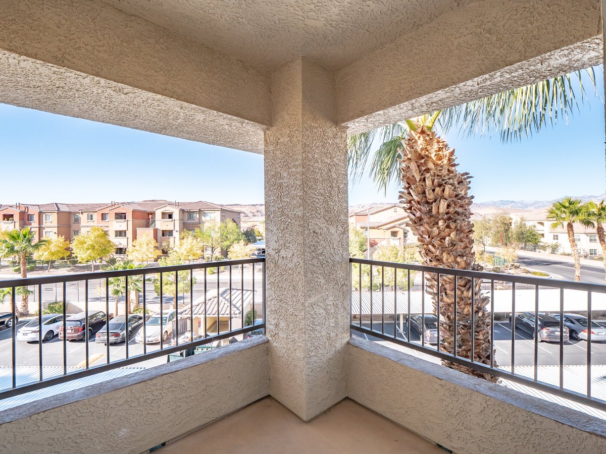 GalindoGroupRE's tweet photo. 🟪NEW LISTING🟪
💎 7127 Durango Drive #311 
▫️Fully Renovated
▫️Brand New Kitchen
▫️Brand New Stainless Steel Appliances
▫️Calcutta Kitchen Backsplash
▫️Mountain Views
▫️Guard Gated
▫️Flat Screen TV’s Included
▫️Detached 1 Car Garage
▫️#GalindoGroupRE #VegasFlips
📞 702.900.8012 https://t.co/H80dcEb2m5