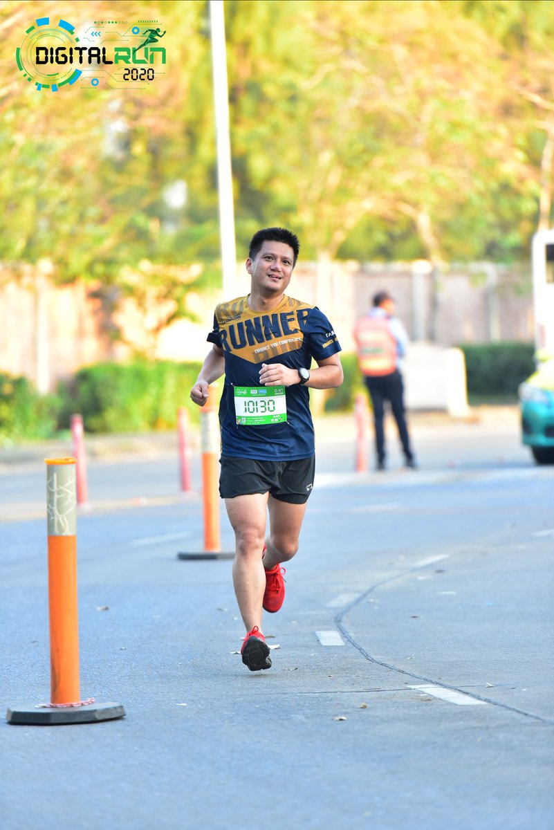 NinjaTooK's tweet photo. ถึงแม้จะวิ่งไม่แรง แต่พี่ขอแซงทางโค้ง 🏃‍♂️ 

| ภาพ : #ArthitPhoto | 

#DigitalRun2020
#DigitalRun 

#Tanapornclinicrunner
#minimarathon 
#worlderunners 
#run 
#running 
#runner 
#tookkyrun https://t.co/z4H9oj2M3r