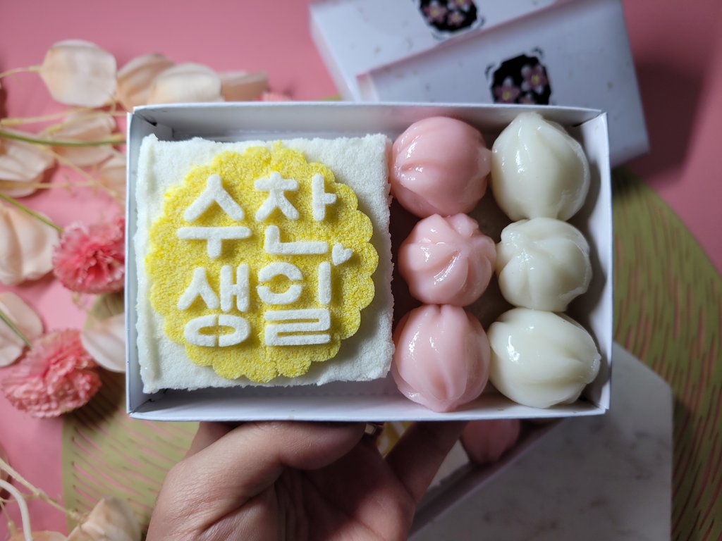 chanmor_support's tweet photo. 방방곡곡 출연진&amp;스탭분들을 위한
간식박스+생일떡 전달을 완료하였습니다:) 자세한 내용은 추후 후기에서 확인부탁드립니다🥰 https://t.co/7oskfG6Ily