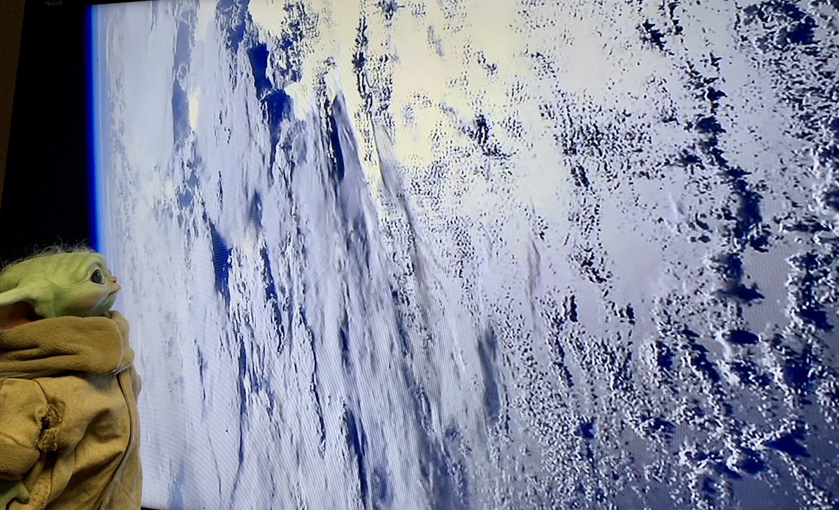 And some how he found himself in orbit. Lol (4/?) #takeTheChildToWorkDay #TheMandalorian    #sideshowcollectible @collectsideshow