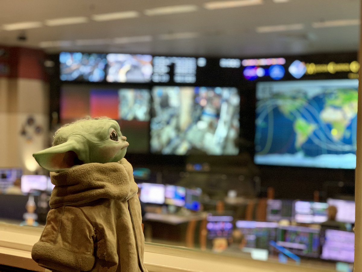 Baby Yoda was amazed by the FCR. He sat there watching the crew abs flight controllers. (2/?) #takeTheChildToWorkDay #TheMandalorian    #sideshowcollectible @collectsideshow