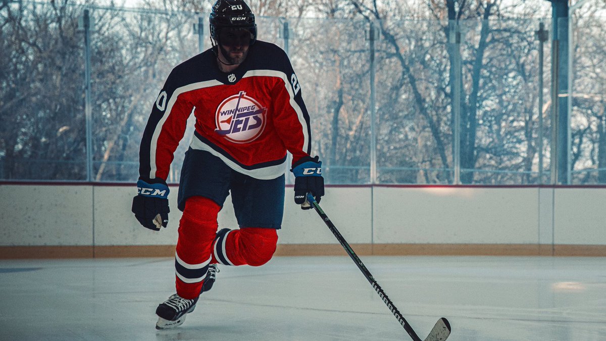 KevinHurrie's tweet photo. Just for fun. What if we made them red and used the 90s logo? 🤷‍♂️
#NHLJets #ReverseRetro @ScottBilleck @IllegalCurve https://t.co/MLCO3QCBRz
