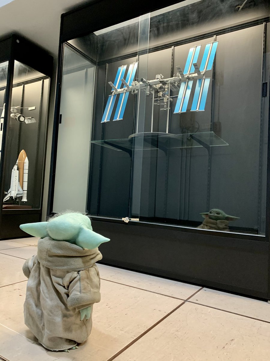 Not only did The Child get to see real time crew support, but he also got a few lessons on the history of space flight... (3/?) #takeTheChildToWorkDay #TheMandalorian    #sideshowcollectible @collectsideshow