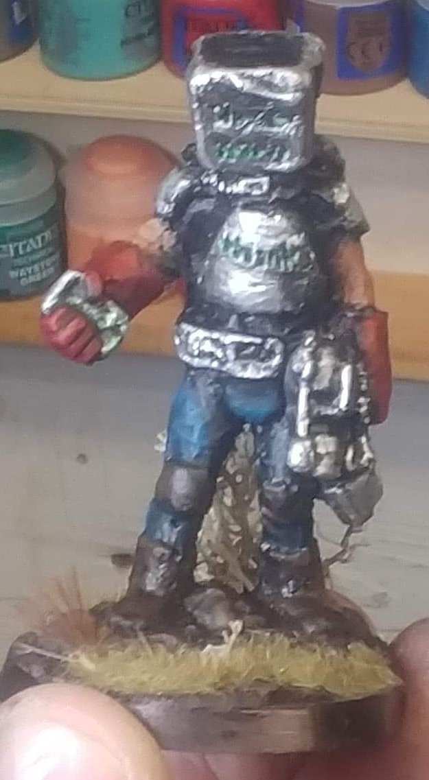 scatterpattern's tweet image. My friend Dan (the drummer from a punk band i was in) paints Warhammer minis. He gave one of my T.R.A.S.H. TOYS figs a paint job!