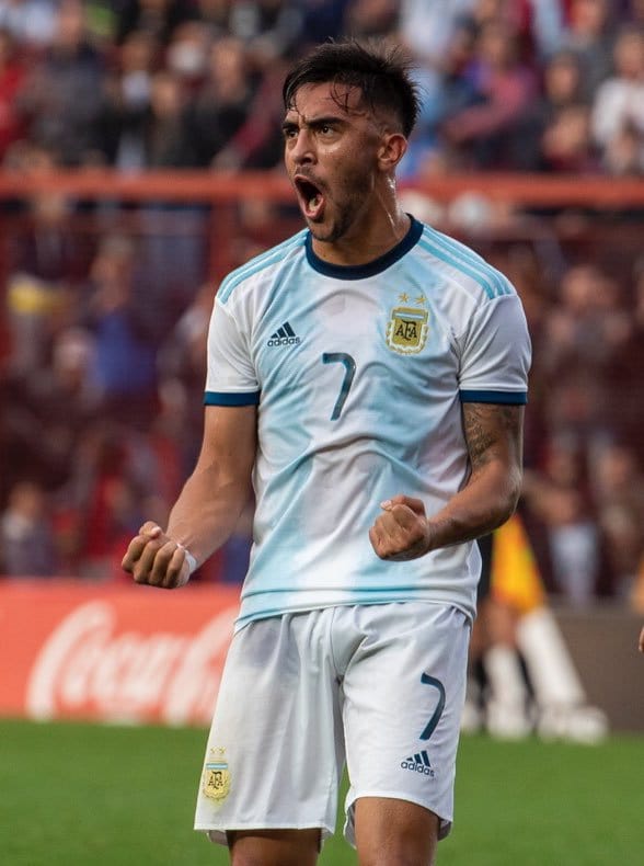 Si Nico Gonzalez tiene miles de fanáticos, yo soy uno de ellos. Si tiene diez fanáticos, yo soy uno de ellos. Si tiene un solo fan, ese soy yo. Si no tiene fans, eso significa que ya no estoy vivo. Si el mundo esta contra Nico Gonzalez, yo estoy contra el mundo.