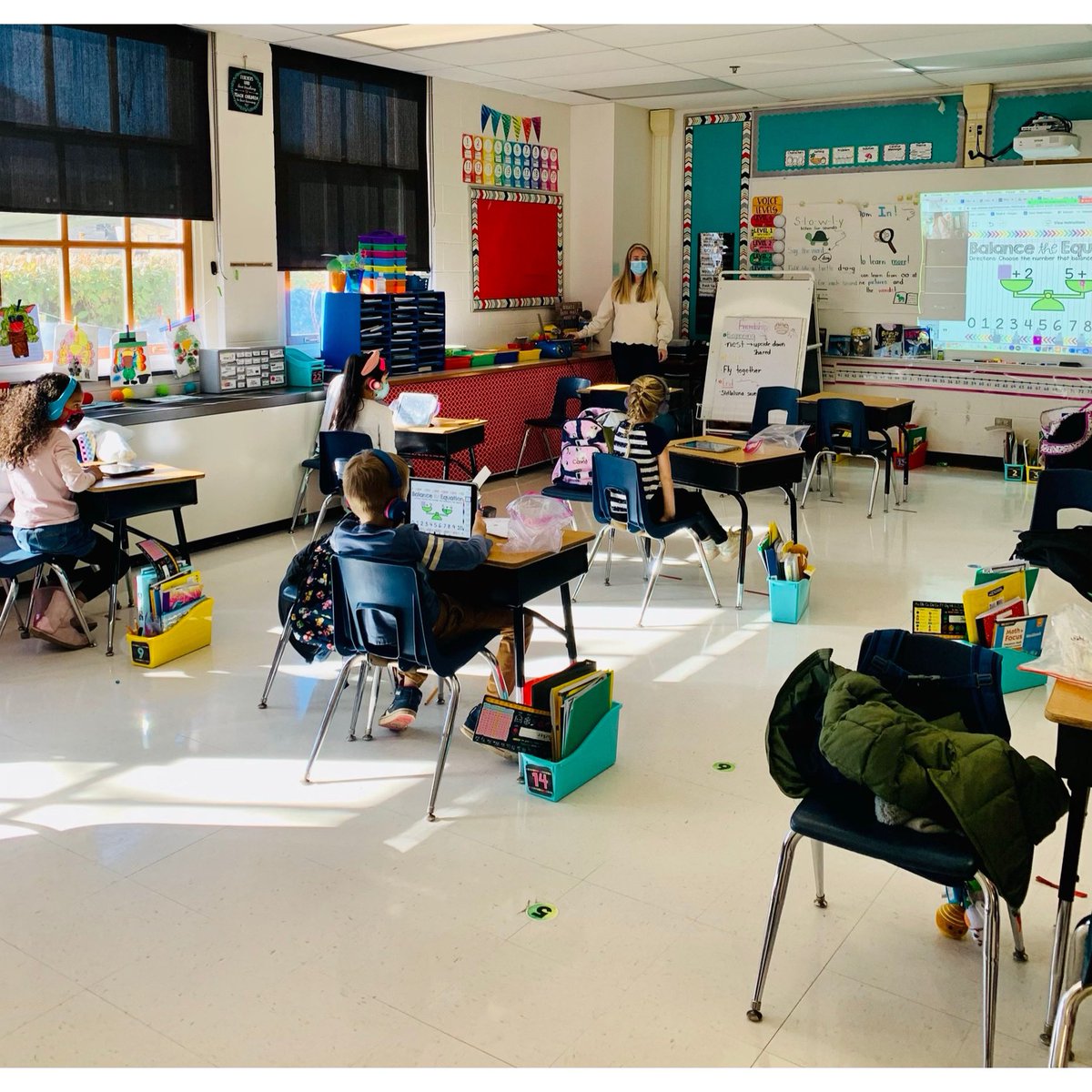 theWorksinFirst's tweet photo. 📣Shout out to my Firsties for a successful 50 days of #HybridLearning💥This week we are getting our Zoom skills ready for our 🔜 to be #RemoteLearning 🎧 #WeGotThis #Teaching2020 💻 https://t.co/UWrqbCgsD3