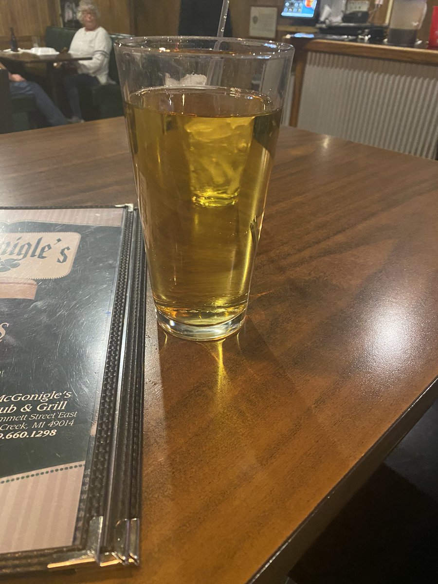 TheDisDude1's tweet photo. Last restaurant beer for the foreseeable future #MichiganLockdown https://t.co/WYaYvs5HpA