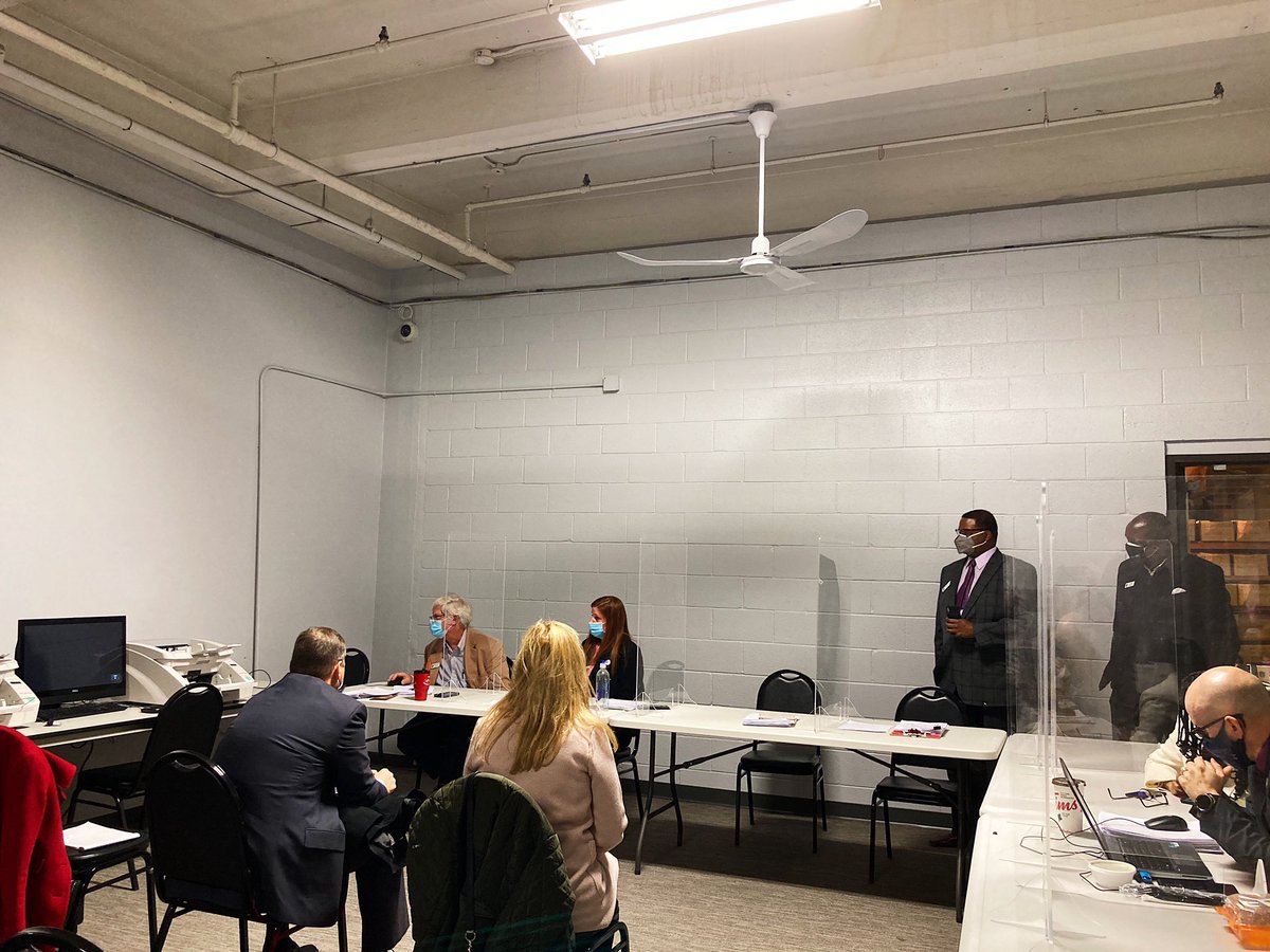 Guys, we’re about 2 hours into the public comment period at Wayne County Board of Canvassers after Republicans blocked certification of election results & it doesn’t appear to be stopping anytime soon Republicans who voted no on the left, Democrats who voted yes on the right