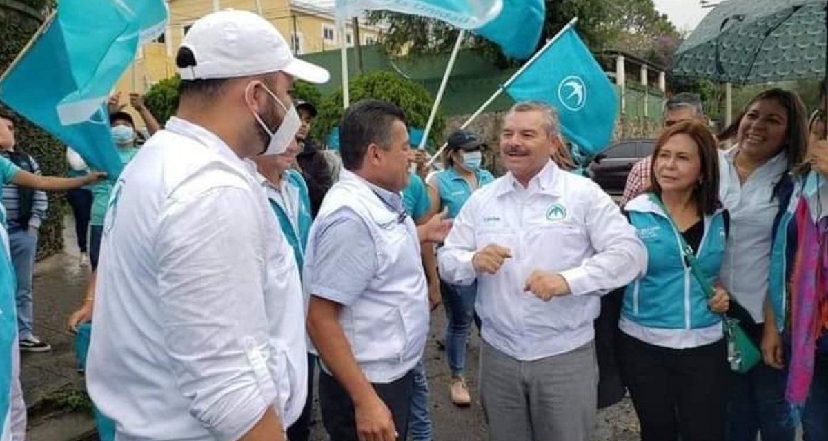 TatoLara7's tweet photo. Este día se inscribió planilla de diputados por Santa Ana por el partido de la Golondrina. https://t.co/SJbTYJOs8w