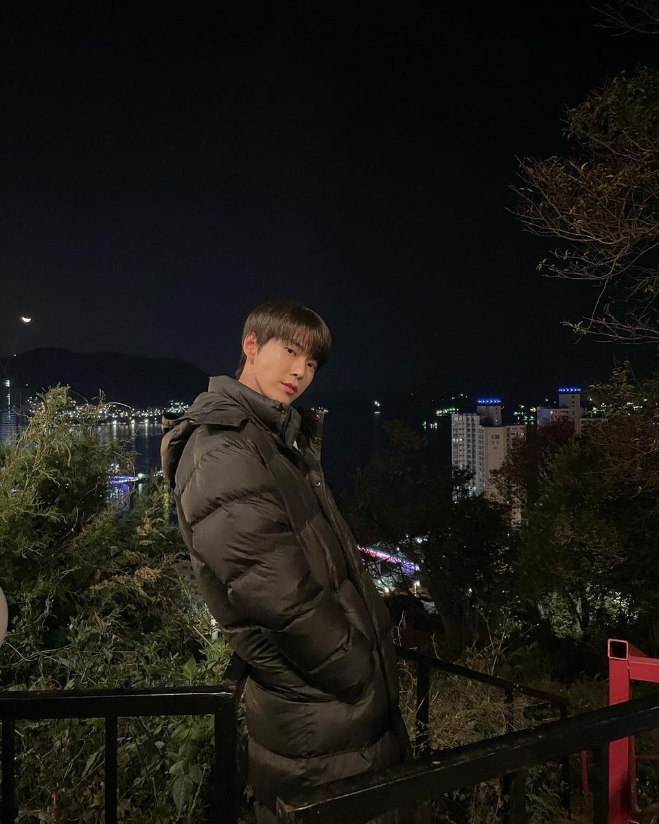 nctyzenbase's tweet photo. #Dyoung NCT dan lawan mainnya Kim In-yi memberi spolier bahwa mereka sedang syuting drama 'The Curious Stalker' 

#NCT #DOYOUNGACTOR @nctyzenbase 🦊 https://t.co/e2CLYi6jEj