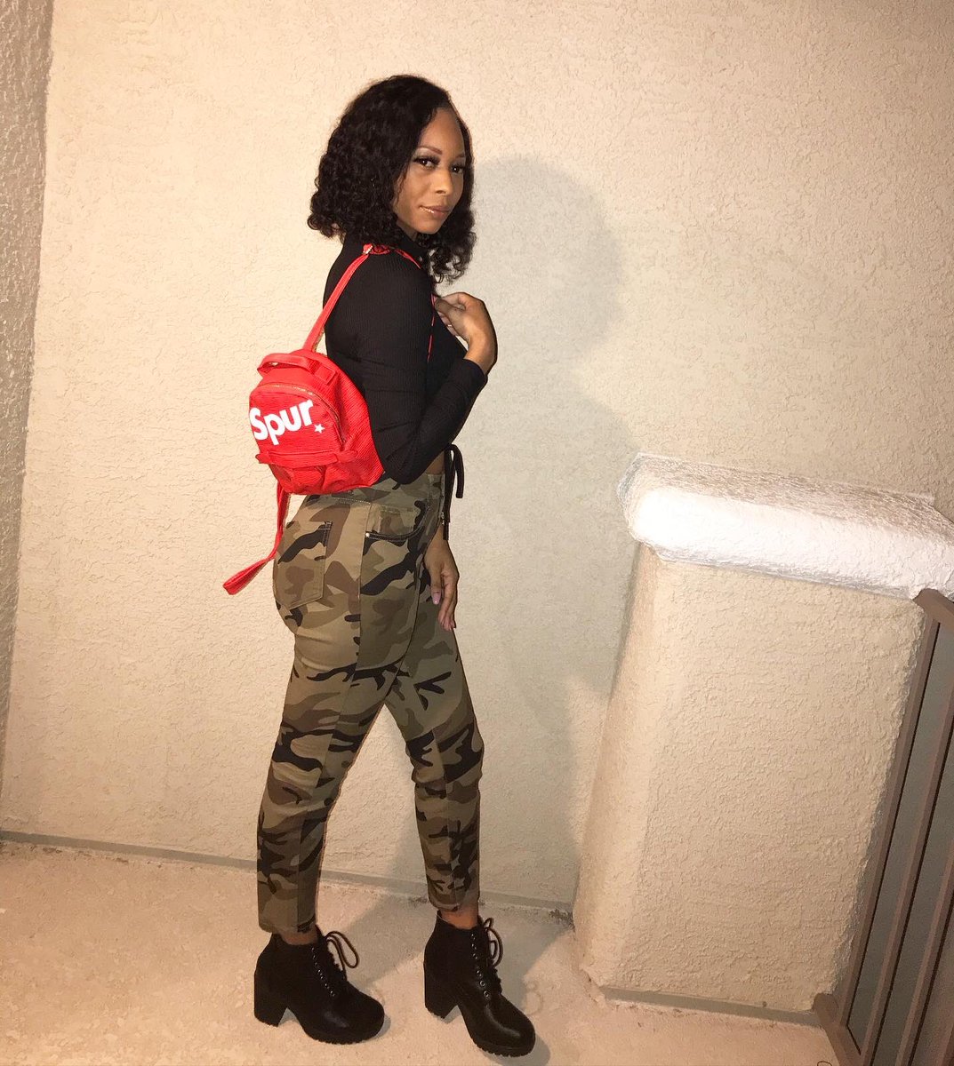 Brown Skin 5’6 Slim Thick 📌