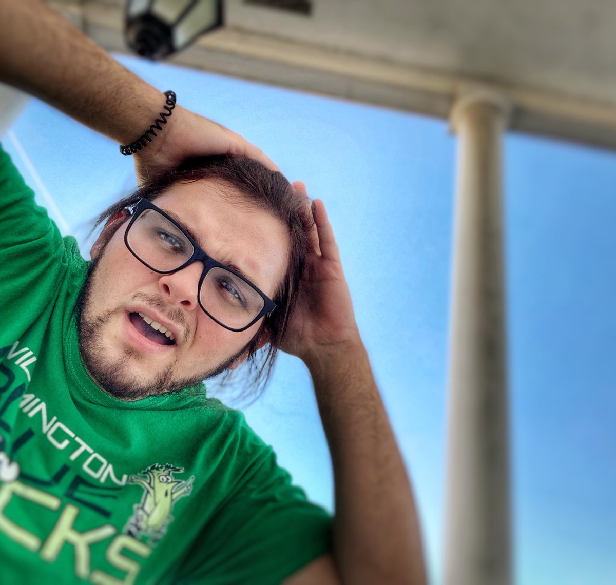 Hey it’s me Bri 👋 I know this year has been crazy and many parts of us are unsure how to handle the change. My debut album 𝑾𝒉𝒂𝒕 𝑴𝒂𝒌𝒆𝒔 𝒀𝒐𝒖 𝑯𝒂𝒑𝒑𝒚 is available everywhere now. Come take a peek into my mind and let’s explore this crazy time together. I love you 💕