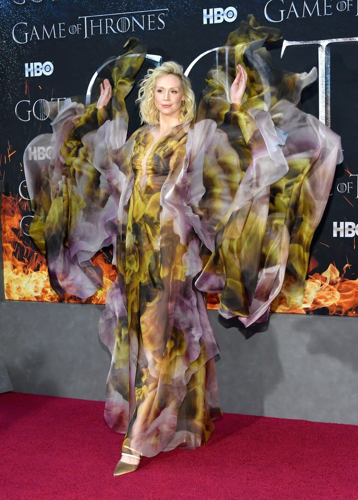 laqerfeld's tweet photo. iris van herpen is still mean for this... not even fire can look like that https://t.co/hZ7KwMCp2C