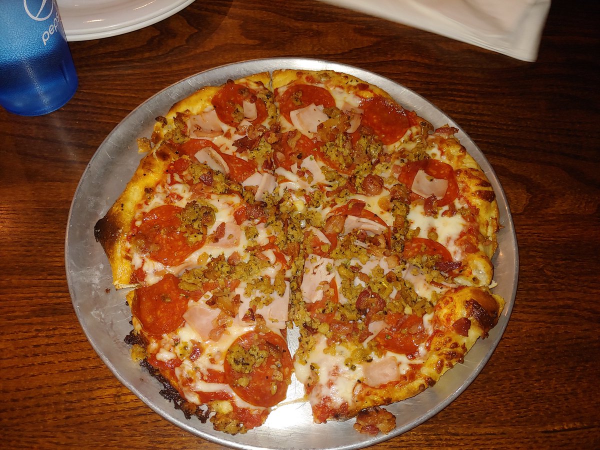 Steverobbins123's tweet photo. #union15 for #502pizzaweek #louisvillepizzaweek. Best pizza I've had in 10 years of living here.  9.8/10. Will definitely be back. https://t.co/dY5k1AgaqD