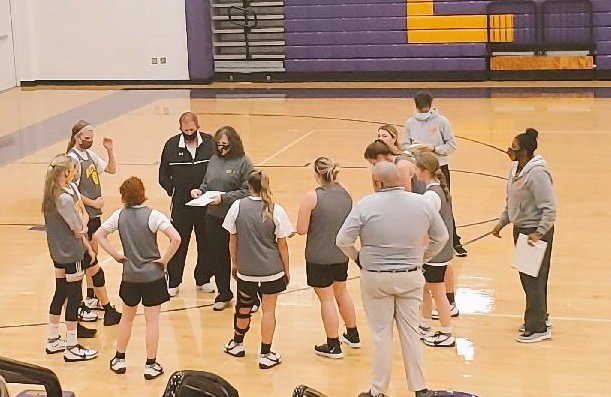 AlterGirlsBball's tweet photo. π Headed west tonight to scrimmage Eaton. Enjoyed another night of playing ball and getting better! Good luck to the Eagles this season! #GoALK #WeWantASeason βοΈ https://t.co/0uTIcjEzmd