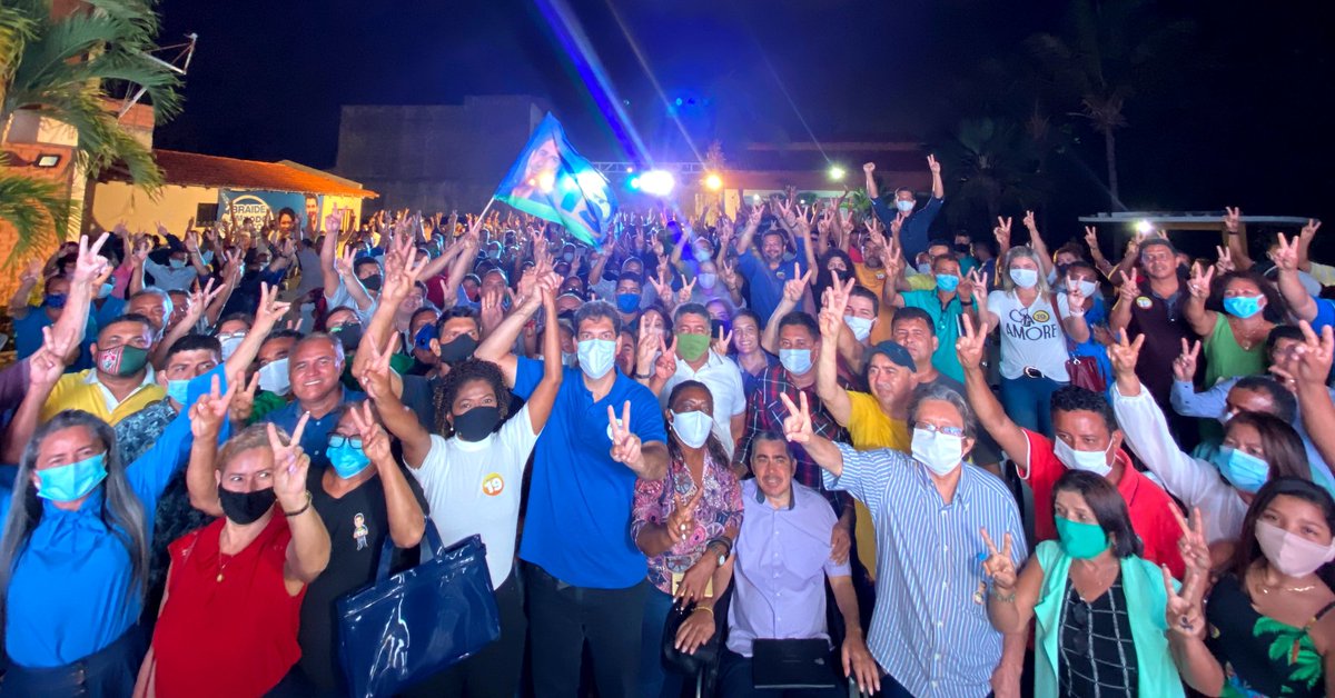 EduardoBraide's tweet photo. Nosso time aumenta a cada dia! Estive agora junto com nossos vereadores eleitos, candidatos e candidatas de vários partidos que chegam para seguir com a gente em busca da São Luís que você sempre quis. Vamos juntos rumo à vitória! 

#Braide19 #AgoraéBraide #Agoraé19 #SãoLuísé19 https://t.co/bNM0EewW0H