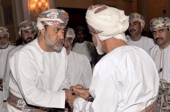 " ومن لم تكنْ أوطانهُ مفخراًُ لهُ..فليس له في موطنِ المجدِ مفخرُ "
يسرني أن أتقدم إليكم بخالص التهنئة بهذا اليوم المجيد ، سائلاً الله تعالى الرحمة والمغفرة لسلطاننا الراحل قابوس بن سعيد -طيب الله ثراه- ، وأن يبارك مسيرة مولانا جلالة السلطان هيثم بن طارق المعظم -حفظه الله ورعاه-❤️
