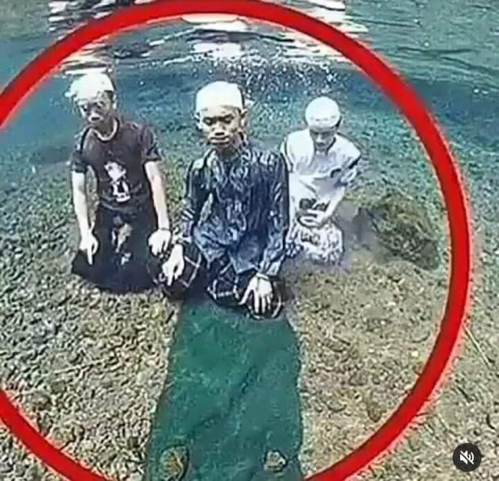 taromania's tweet photo. Kalau mau TERKENAL, bikin saja pendapat yg aneh2... Agama itu mudah, jangan dipersulit.. https://t.co/StSqgwOsQh