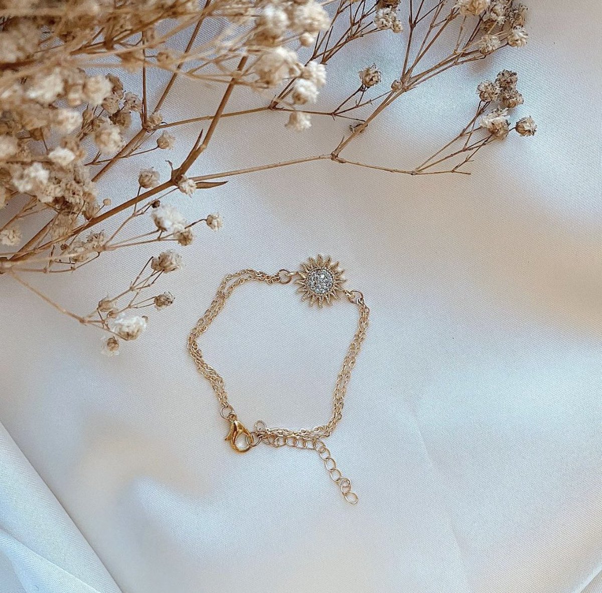 Güneş detaylı bileklik  
Kod:BLK0013
  #yasaklar #yasak #Covid_19 #evdekal #aksesuar #takı #bileklik #moda #güzellik #bijüteri  #fotoğraf #takipetakip #takipci #takip #yüzük #carsamba #iyigeceler #günaydın