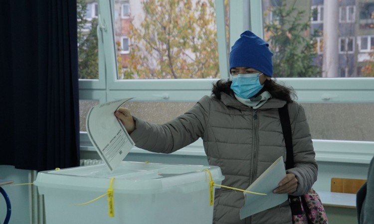 Voters in nine municipalities were given to choose among thirty mayoral candidates on Sunday. They casted over 160,000 valid ballots. So has the nationalist long-rule in Sarajevo been interrupted on Sunday?Not really!