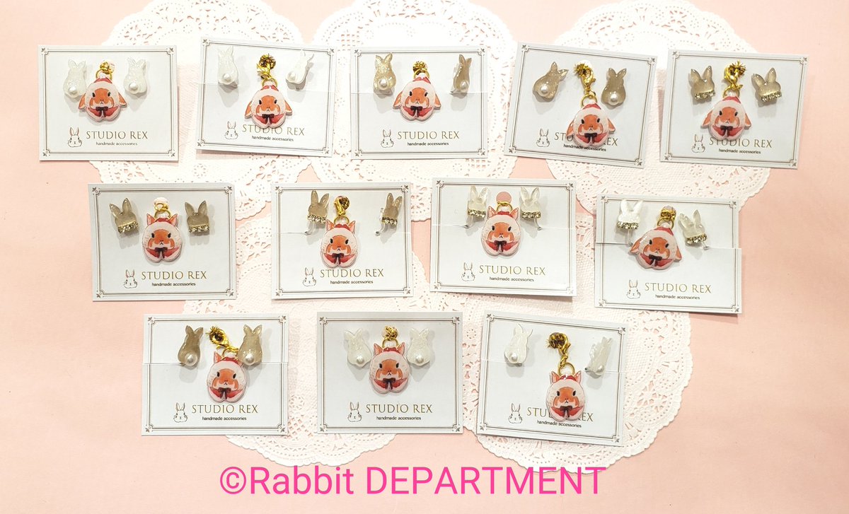 RabbitDEPARTME's tweet photo. 新宿店です🌹
#ラビデパ の #クリスマス🎄
#STUDIOREX 様作品🐇💝
#うさぎ さんシルエットのピアスイヤリングです🎁🎄✨
#クリスマス 衣装を着たうさぎさんチャーム付きです🎅🏻
※店頭にご来店頂いた方がご優先となります為、暫くの間は通販対応はございません。ご理解の程、宜しくお願い致します。 https://t.co/4iPYgjTRd1