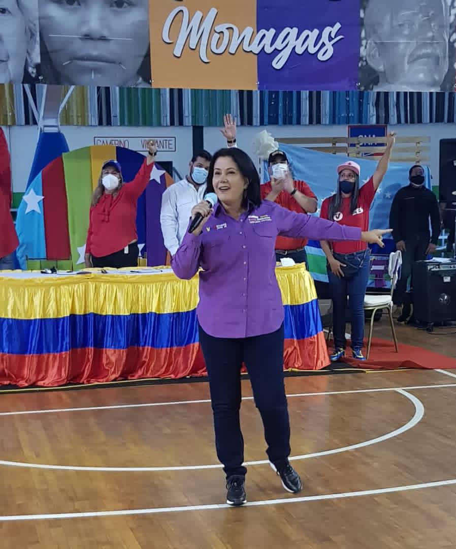 MariaVallenil15's tweet photo. @PartidoPSUV  Pdte @NicolasMaduro desde Monagas tenemos el Trabuco Perfecto con @Marlenycdc_  quien nos trasmite el Amor, compromiso y lealtad de @dcabellor que junto a los hijos de Chávez este #6D Vamos a seguir construyendo la Patria y a llenar de pueblo la AN @_LaAvanzadora https://t.co/UaQMSyqgwK