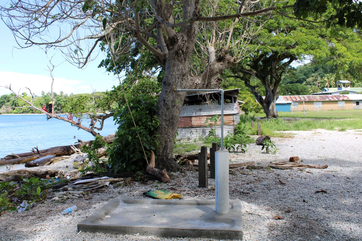 UNDP_Pacific's tweet photo. 6⃣ communities in🇸🇧are driving the rehabilitation of water🚰 supply systems damaged by #TCHarold. This is in partnership with Guadalcanal Prov Govt, Rural WASH, Ministry of Health,@undpsolomon Disaster Risk Management Proj & Russian funded #RESPAC Proj.
🥤for 3⃣5⃣9⃣ households https://t.co/NSgjh1pNV9