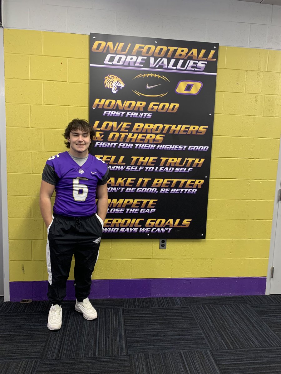 Ethan_McCarty6's tweet photo. Great visit today at Olivet! Excited to receive an offer! Go Tigers! ⁦@CoachLeCroix⁩ ⁦@youngbloodgreg⁩ ⁦@PrepRedzoneIL⁩ ⁦@DeepDishFB⁩ ⁦@CoachBigPete⁩ ⁦@TheCountyPulse⁩ https://t.co/kgQ8bNMGHV