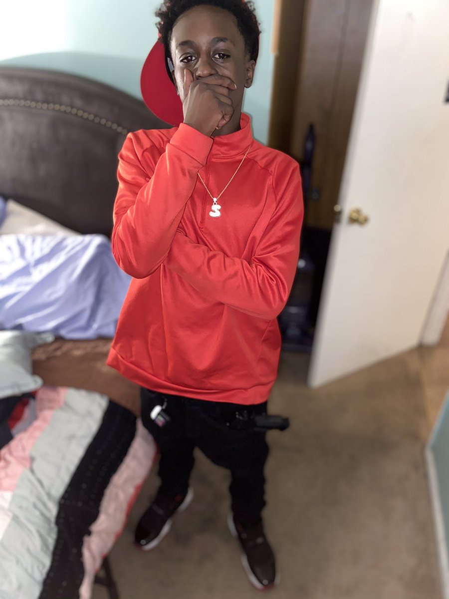 “I’m da freshest nigga wit out jewelry fuck ah chain nigga”Ian even dat fresh doe