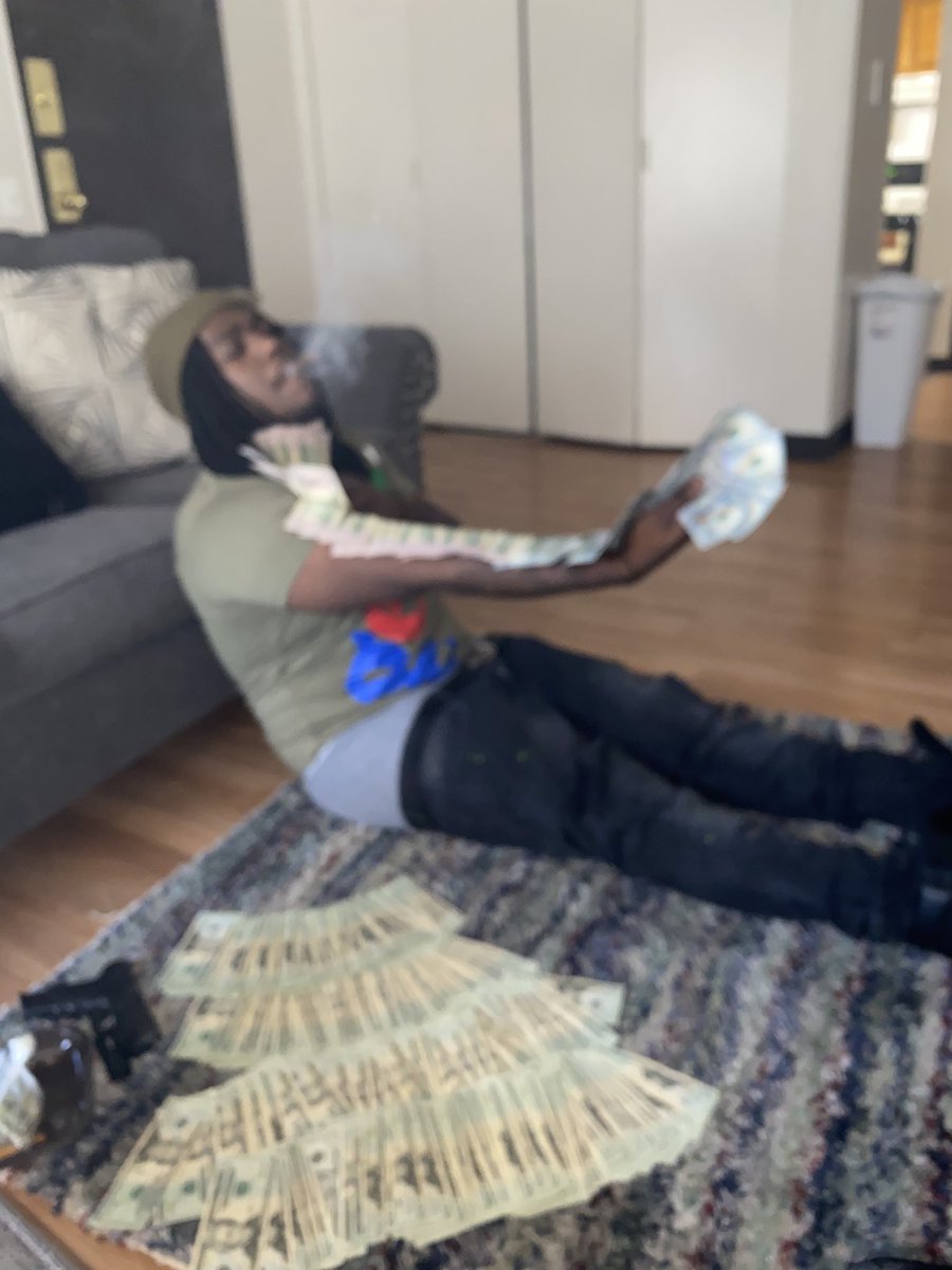 ggerelloo's tweet photo. Extortin' shit just like the 80s, once I'm back, get it in blood (Brr)
Yeah, you know who took that shit from you (Ayy), come get it back in blood 🩸 #BigBullyBoy #FreeElwan https://t.co/TEnlYYSfPx