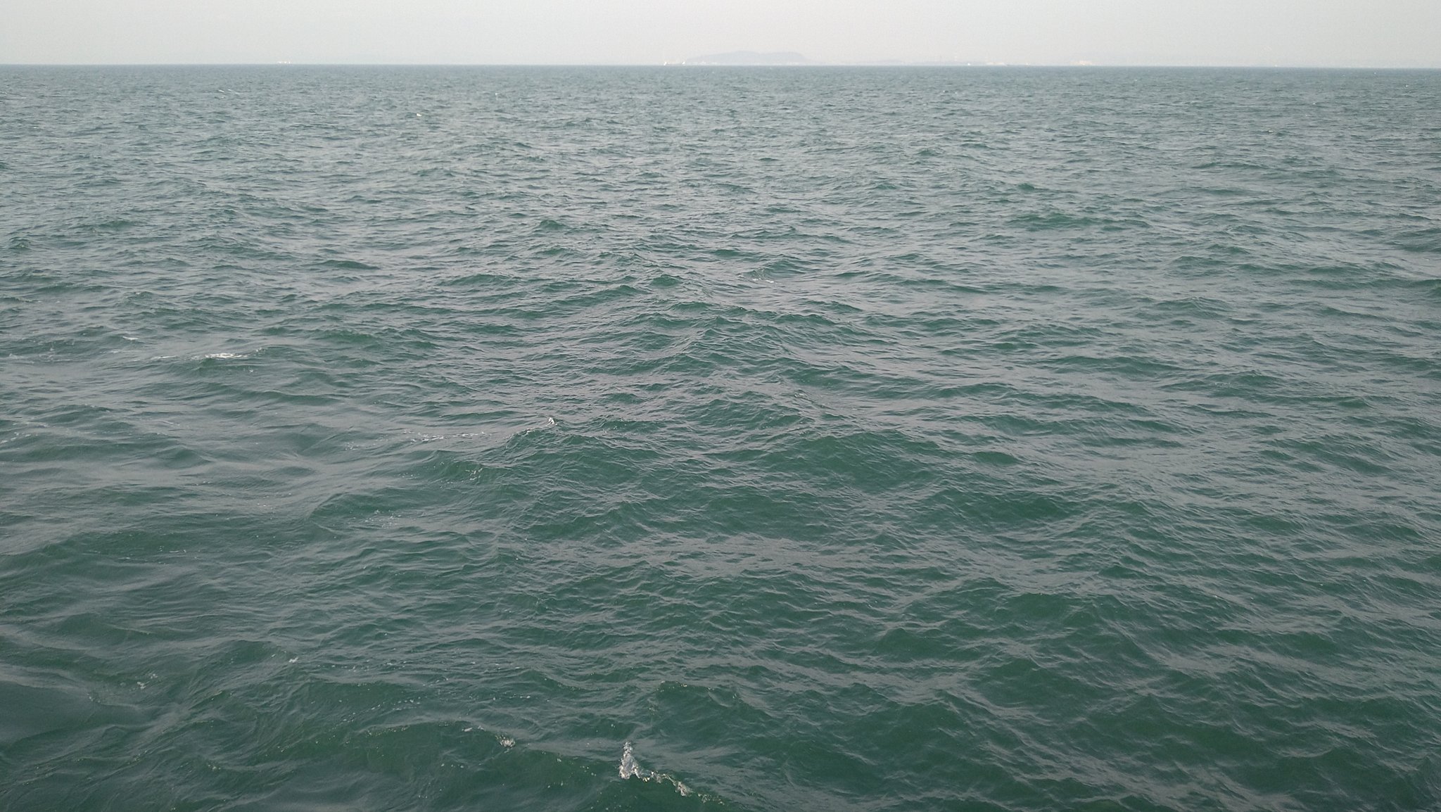 昇悟 宇部と行橋の間でプカプカ 瀬戸内海が汚いとは言わんが 太平洋ど真ん中と比べると海の色が青くない それでも このあたりなら電波も届くしkryも映るし悪くはない T Co Jukbehrtus Twitter