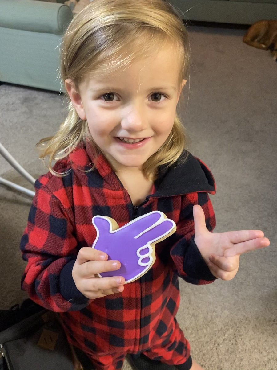 StephanieAbshi4's tweet photo. Delilah says thanks for the cookies @ProfWagnon ! https://t.co/8vT0nhro1s