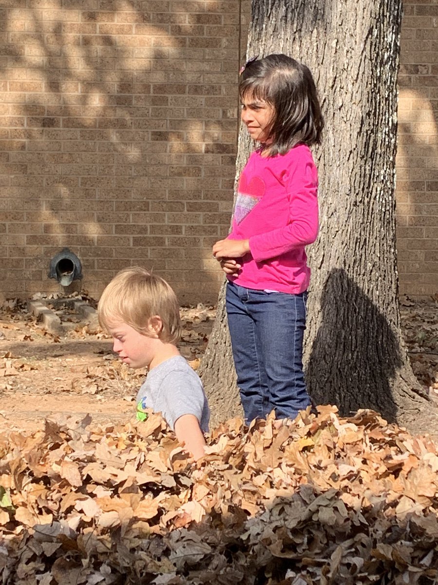 FPSBillieKids's tweet photo. Nothing like a nice fall day and playing in the leaves. 🍁 It’s hard to tell who had more fun...the students or the staff? 😄 #FPSPride #FallFun #ExploringTheGreatOutdoors #TeamWhite #TeamFlink https://t.co/3F2iAnDjHj