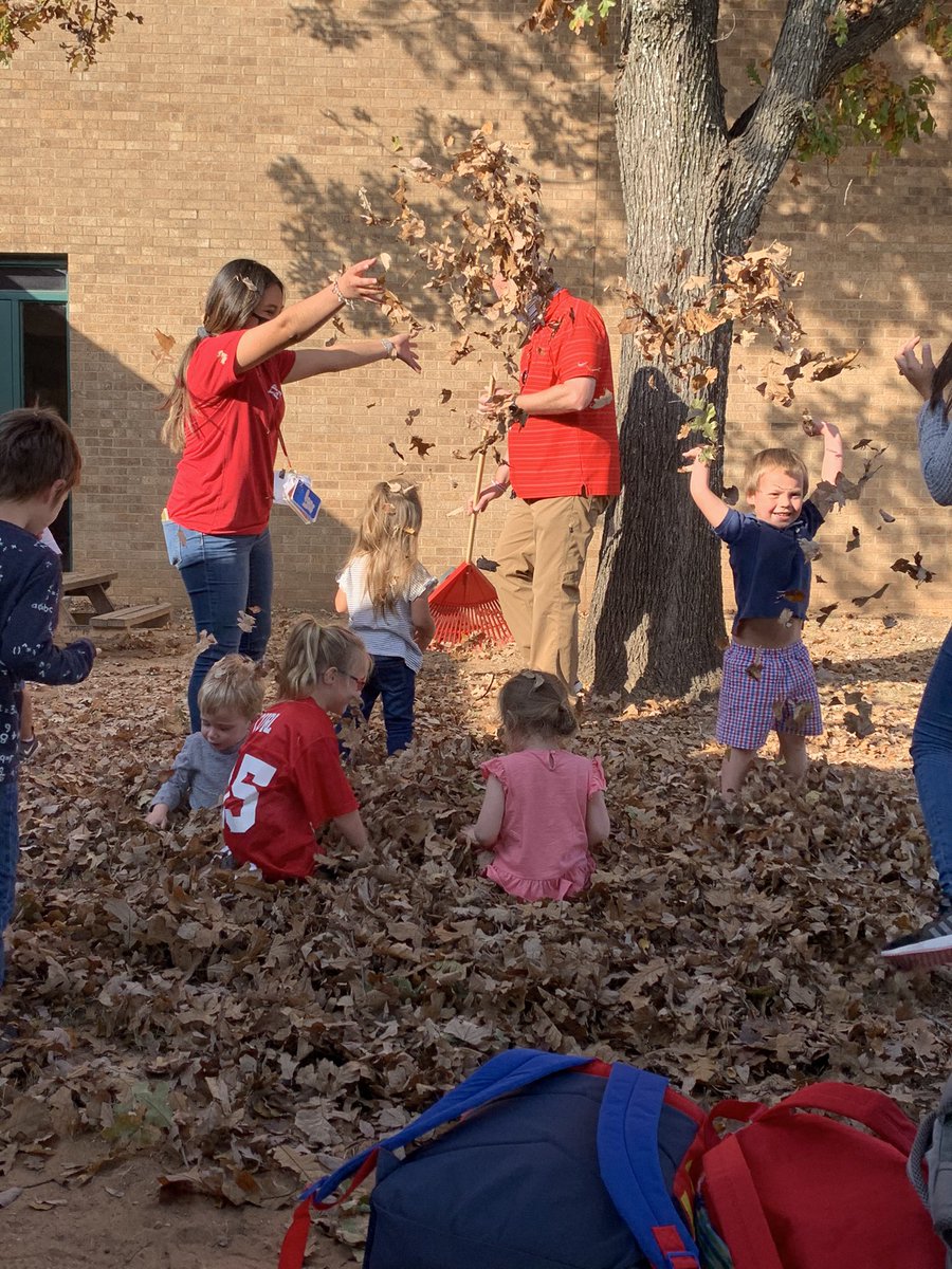FPSBillieKids's tweet photo. Nothing like a nice fall day and playing in the leaves. 🍁 It’s hard to tell who had more fun...the students or the staff? 😄 #FPSPride #FallFun #ExploringTheGreatOutdoors #TeamWhite #TeamFlink https://t.co/3F2iAnDjHj
