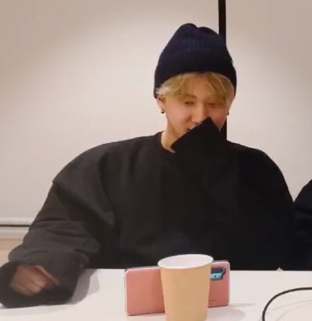 oversized sweater = sweater paws