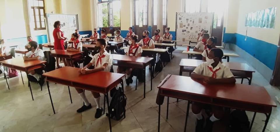 KenelmaCarvaja1's tweet photo. Mis FELICITACIONES a todos los estudiantes en su día, en especial a los de la enseñanza  artística.#CubaEsCultura https://t.co/cenoMU6aAD